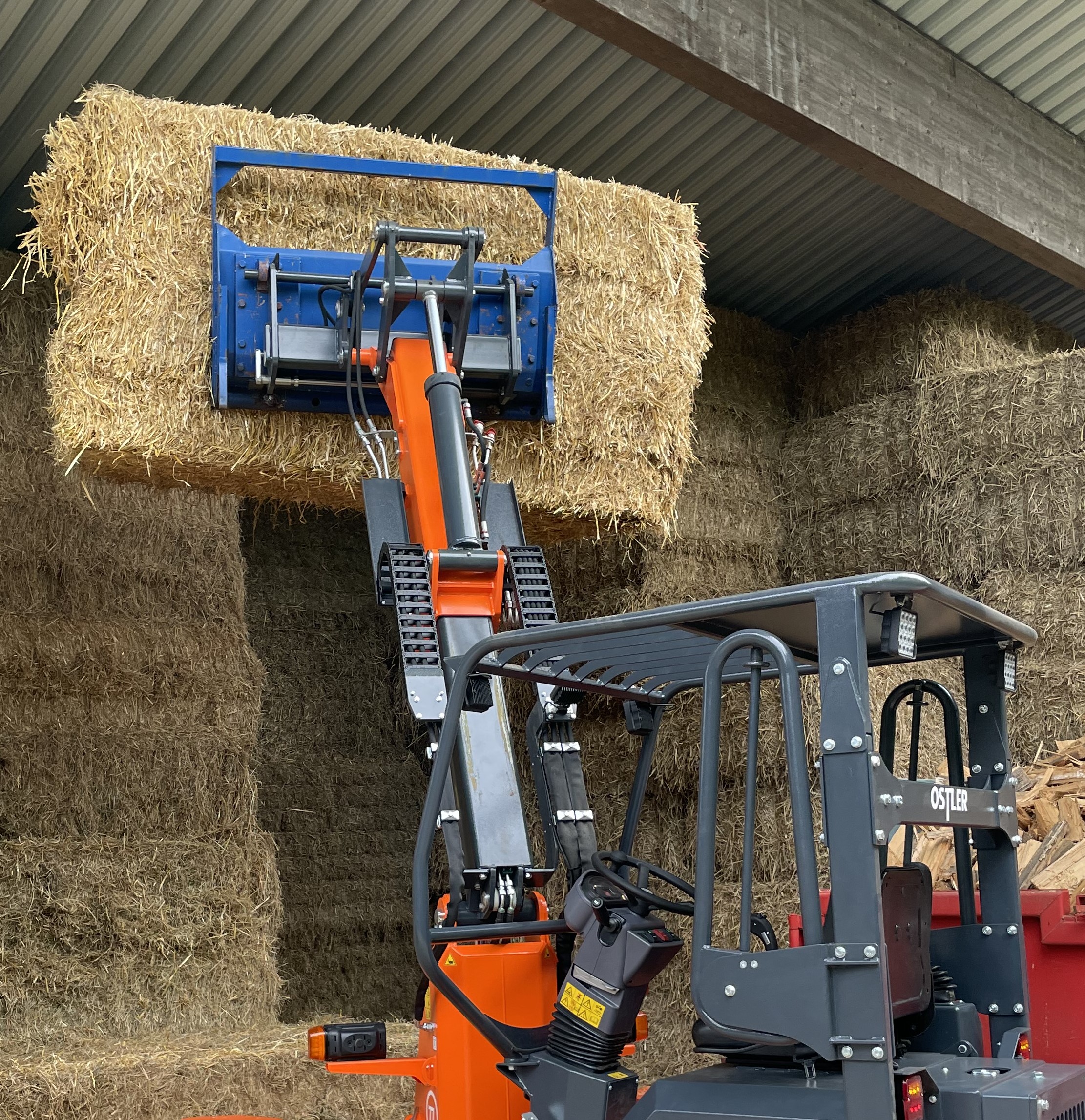 Lader K2TT mit Ballenspieß